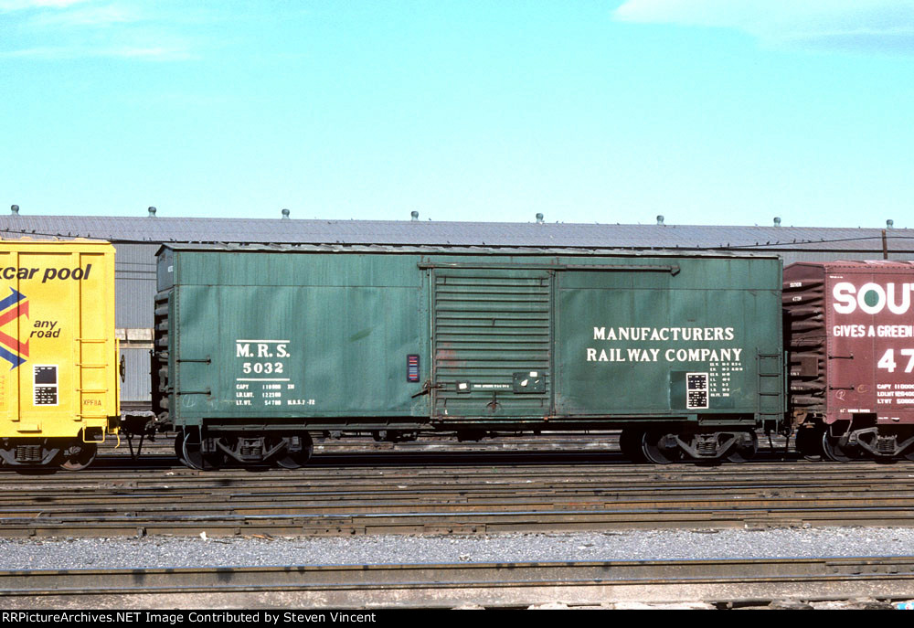 Manufacturers Railway box MRS #5032